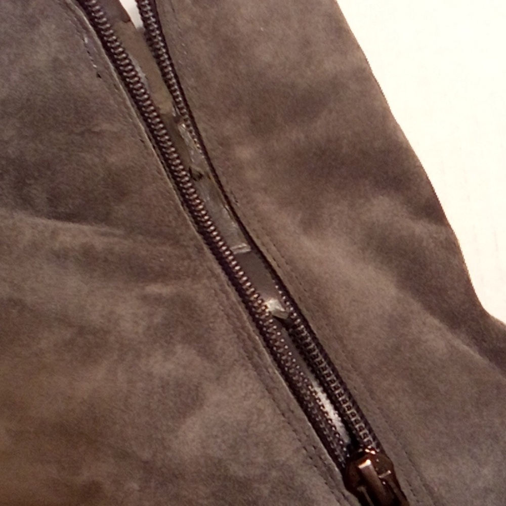 VINCE CAMUTO Women's Suede Ankle Boots - Gray THE BOOT ARE PEELED SOME INSIDE - Picture 8 of 9